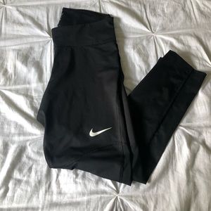 Crop Nike Dri-Fit Leggings with mesh